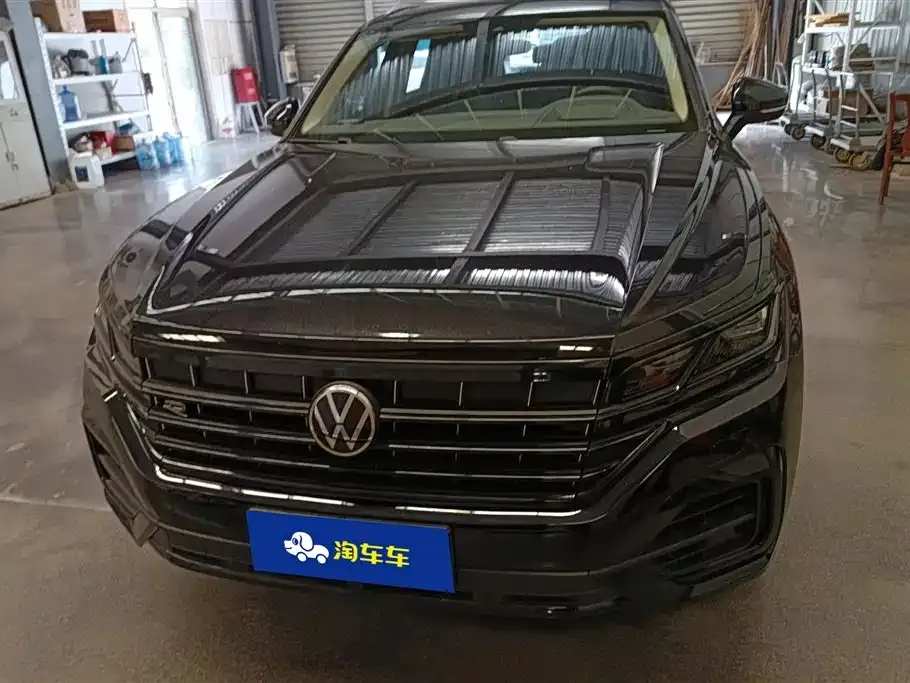 Volkswagen Touareg — фото 10