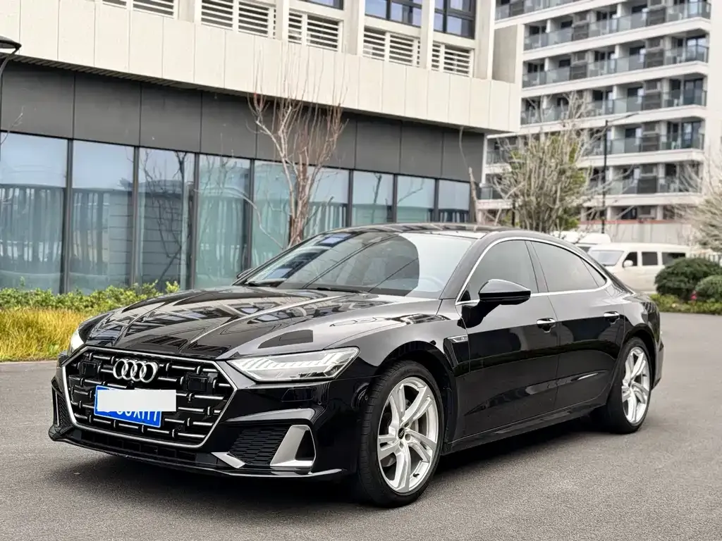 Audi A7L — фото 1