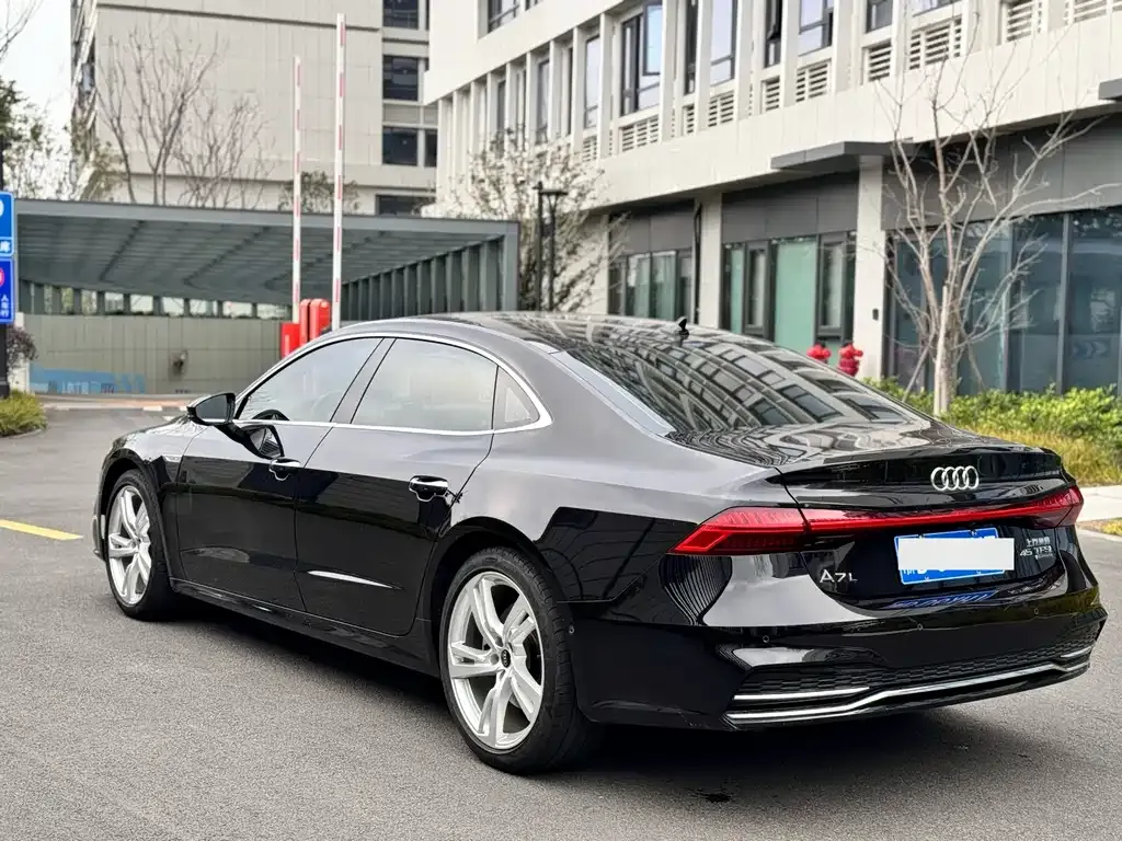 Audi A7L — фото 2