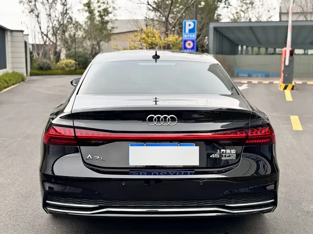 Audi A7L — фото 5