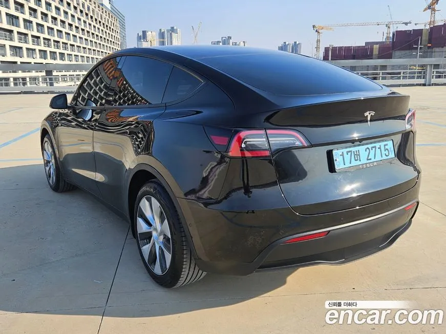 Tesla Model Y — фото 8