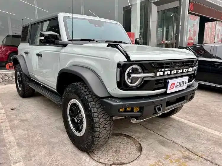 Ford Bronco — фото 1