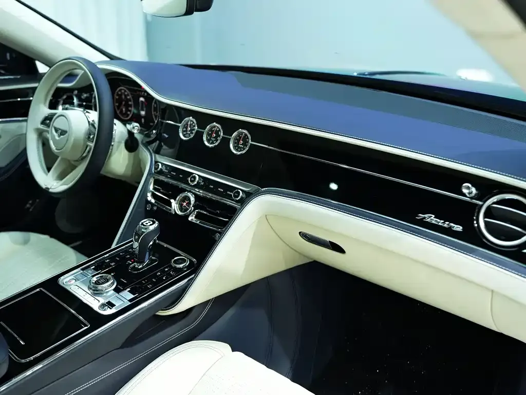 Bentley Flying Spur — фото 3