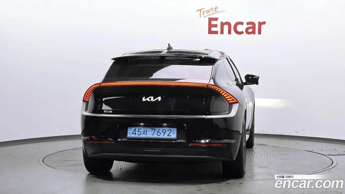 Kia EV6 — фото 8