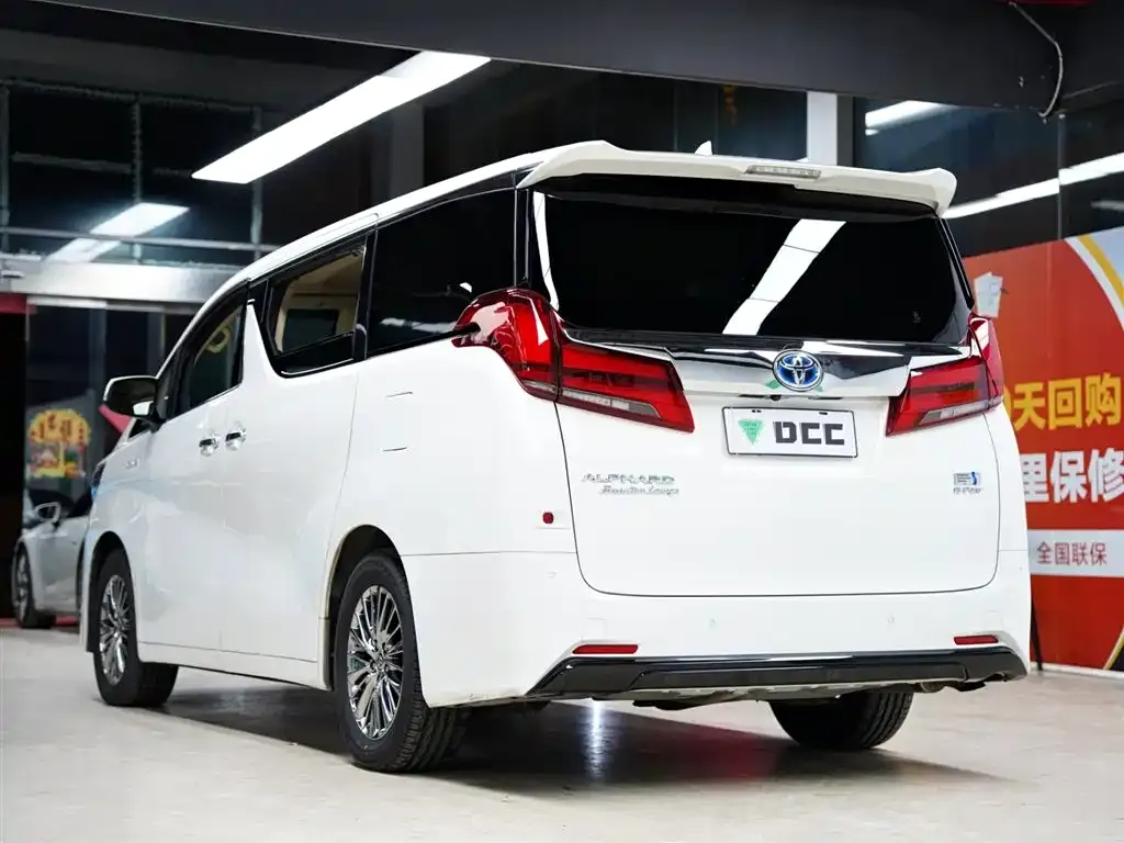 Toyota Alphard — фото 6