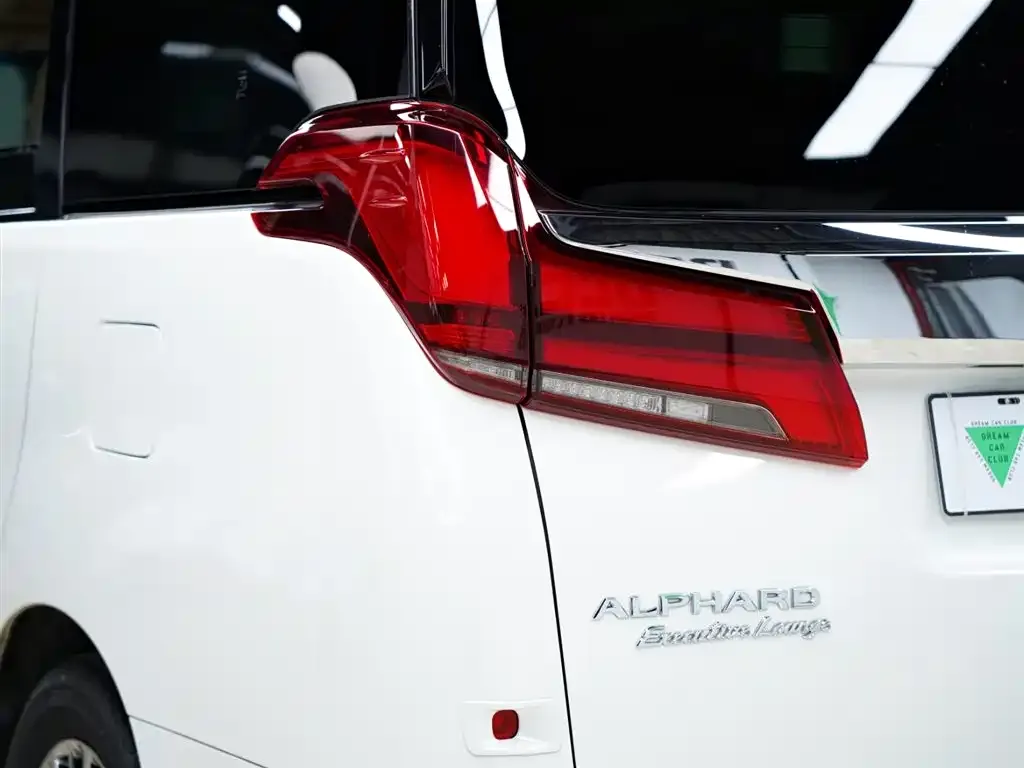 Toyota Alphard — фото 2