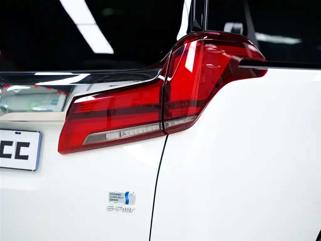 Toyota Alphard — фото 4