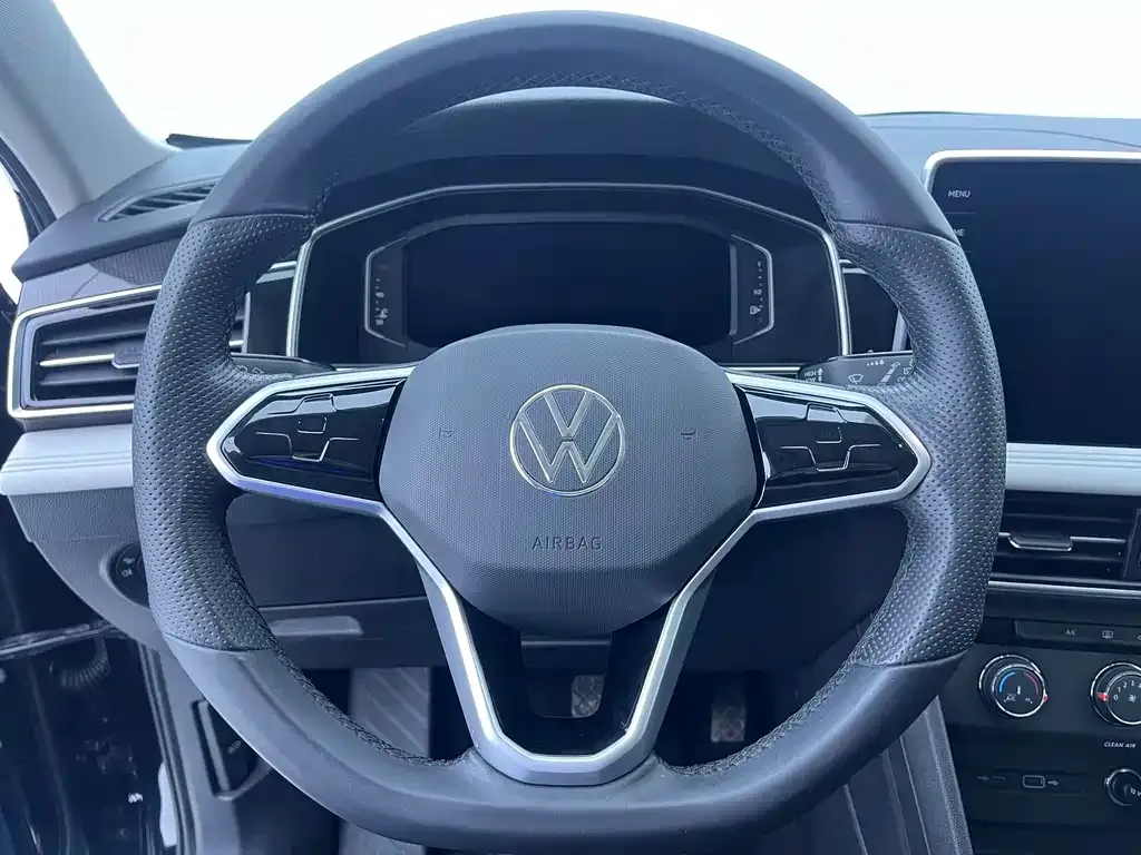 Volkswagen Tiguan L — фото 8