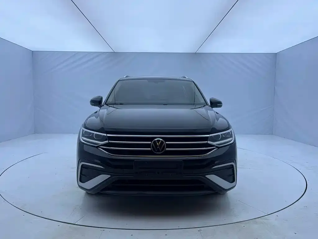 Volkswagen Tiguan L — фото 10