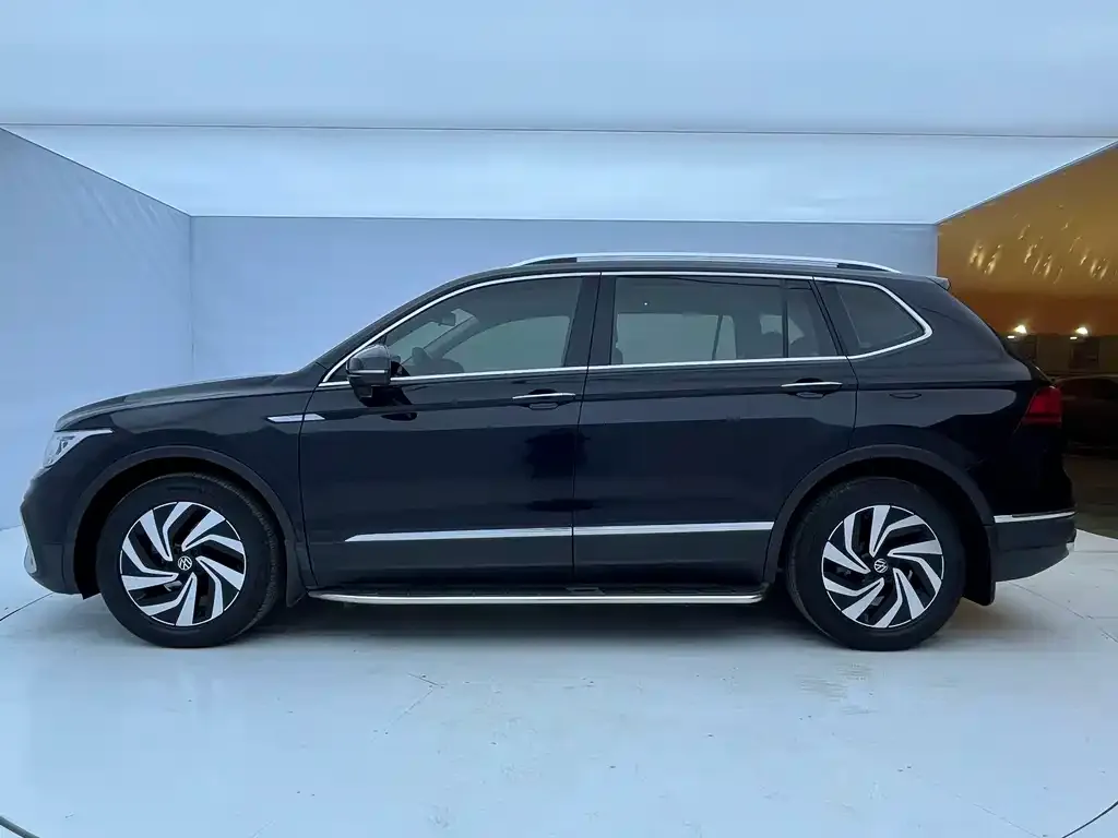 Volkswagen Tiguan L — фото 4