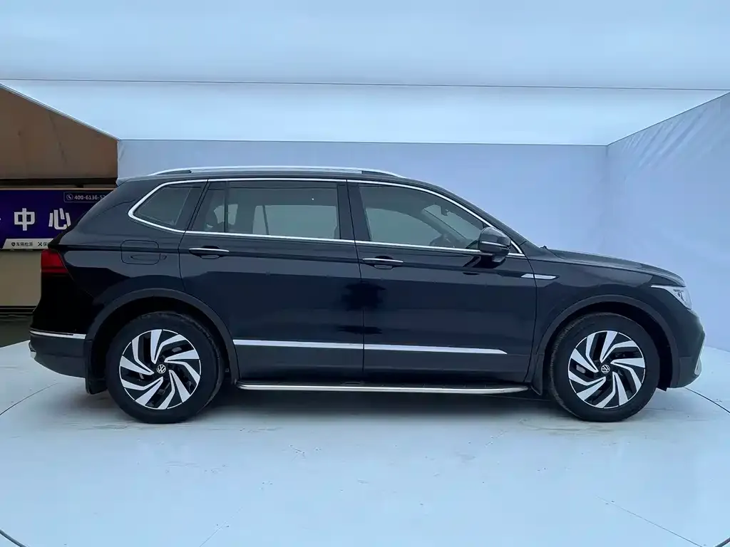 Volkswagen Tiguan L — фото 2