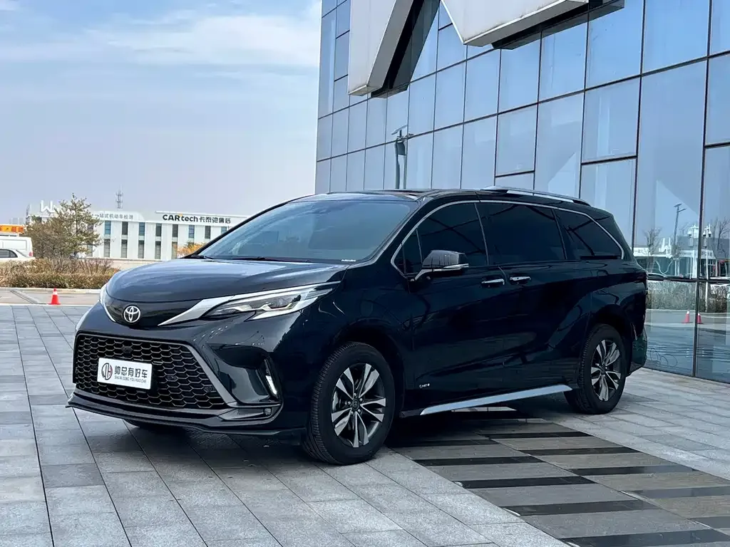 Toyota Granvia — фото 1