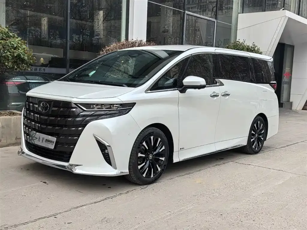 Toyota Alphard — фото 1