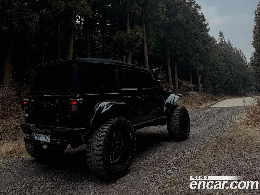 Jeep Wrangler — фото 8
