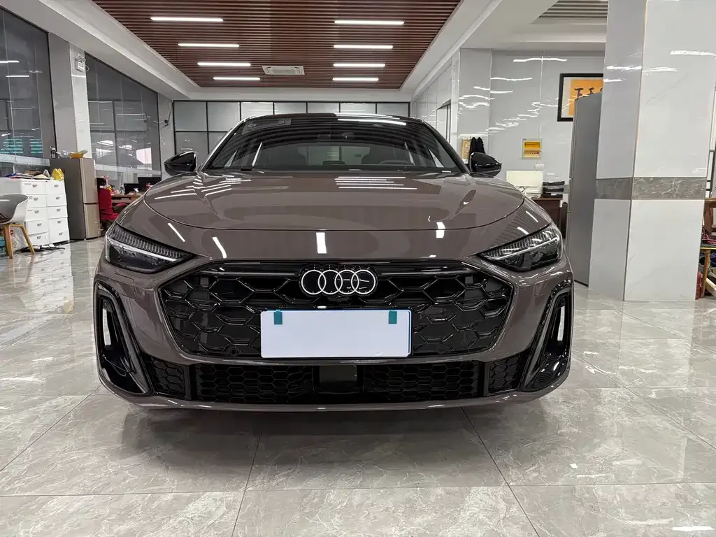 Audi A5L — фото 1