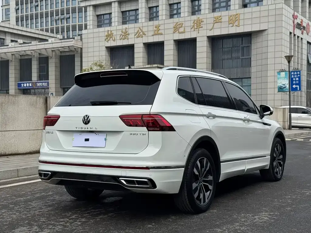 Volkswagen Tiguan L — фото 8