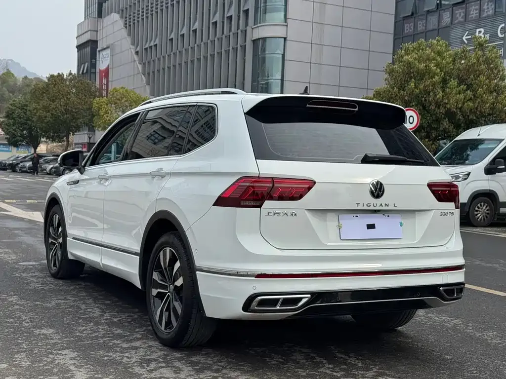 Volkswagen Tiguan L — фото 9