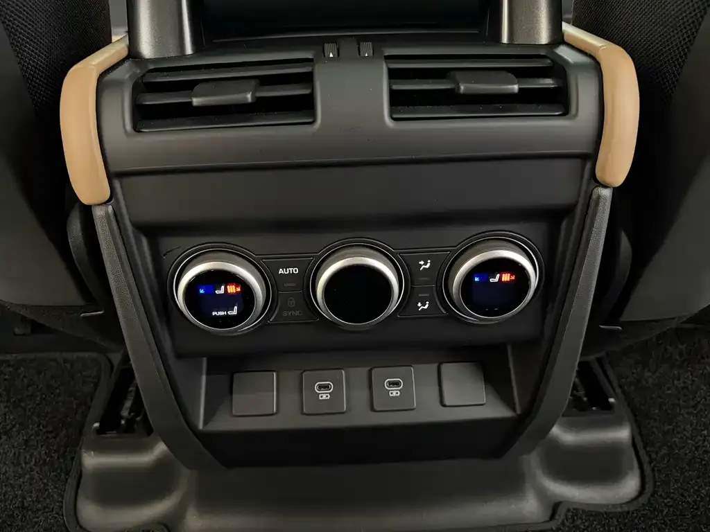 Land Rover Defender — фото 10