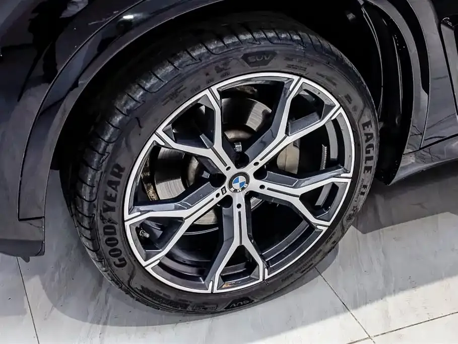 BMW X5 — фото 8
