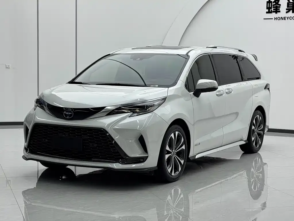 Toyota Granvia — фото 1