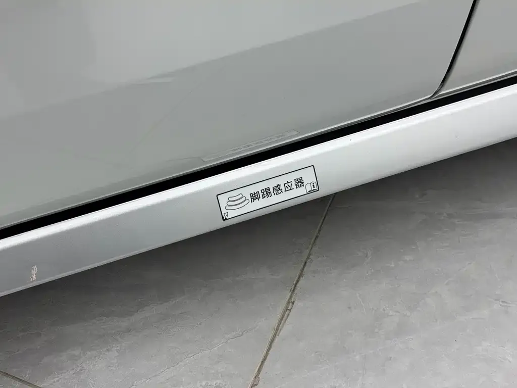Toyota Granvia — фото 3