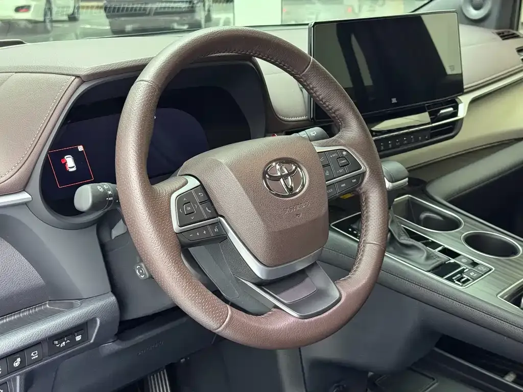 Toyota Granvia — фото 6