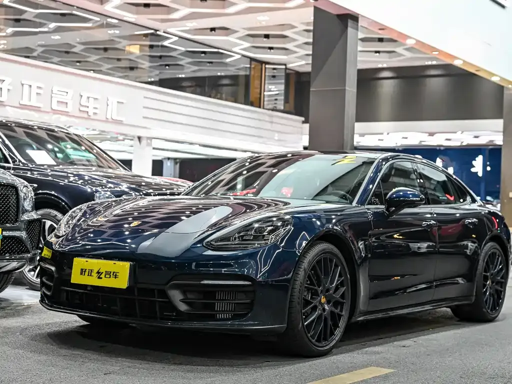 Porsche Panamera — фото 1