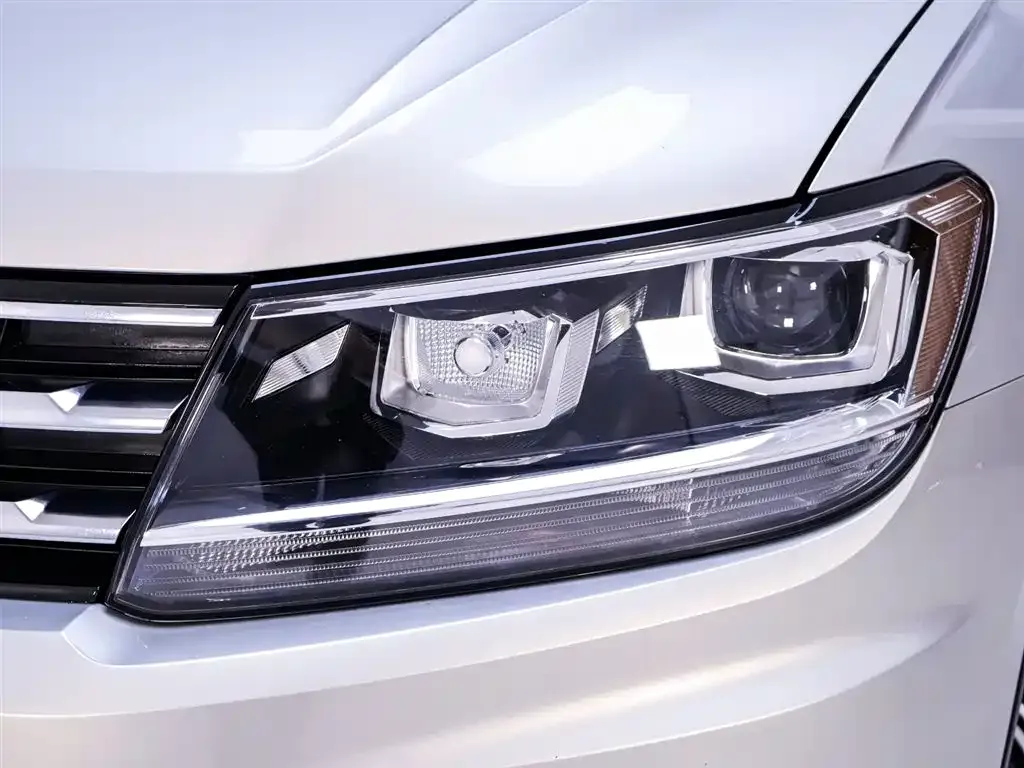 Volkswagen Tiguan L — фото 6