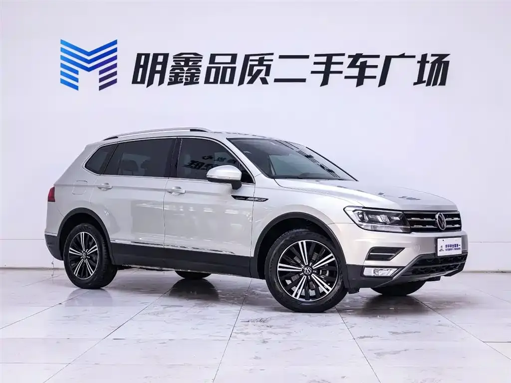 Volkswagen Tiguan L — фото 9
