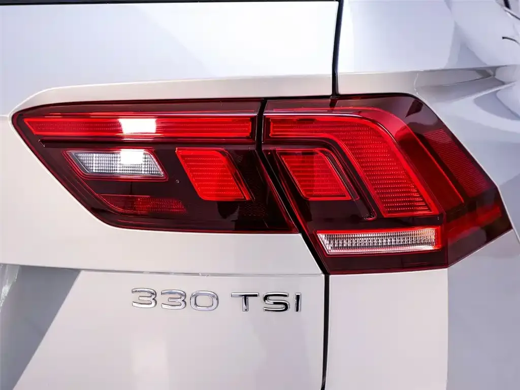 Volkswagen Tiguan L — фото 3