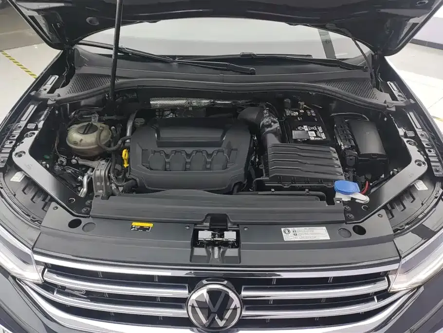 Volkswagen Tiguan L — фото 10