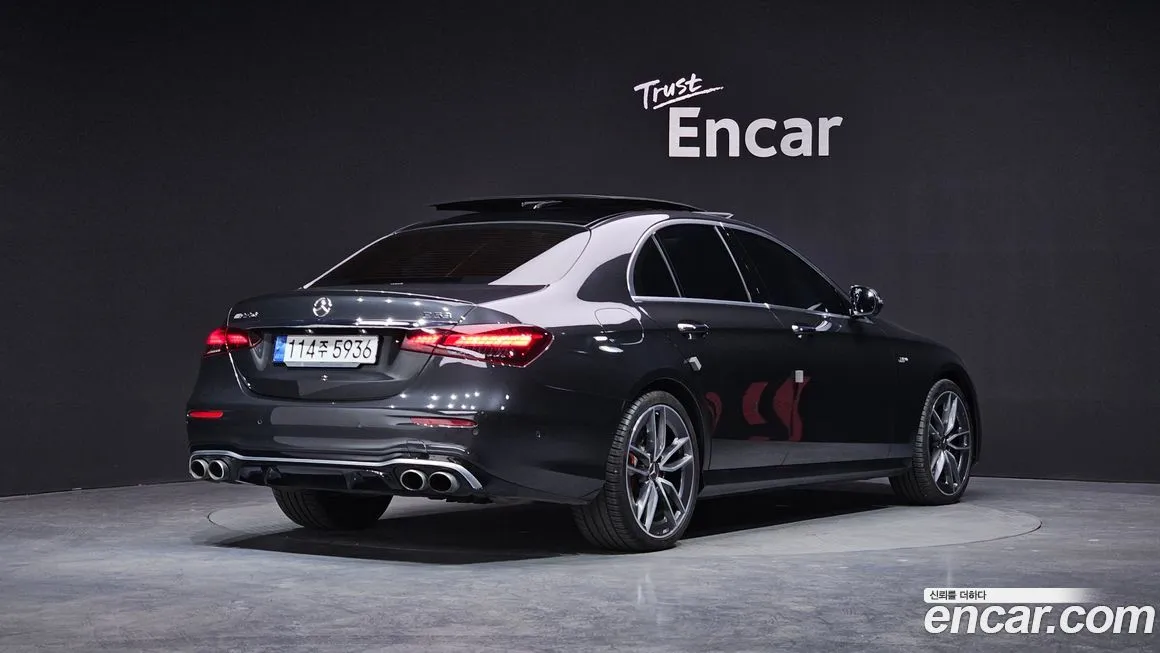 Mercedes-Benz E-Class — фото 8