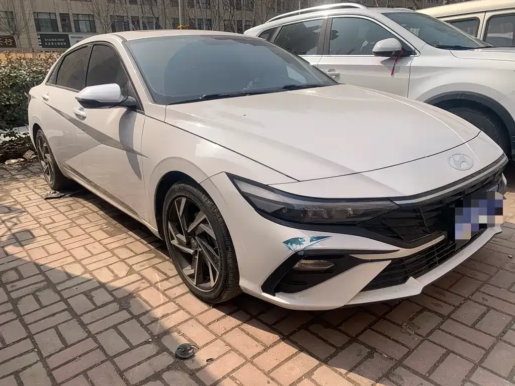 Hyundai Elantra — фото 10