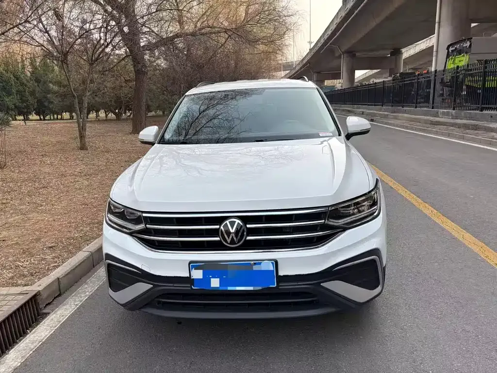 Volkswagen Tiguan L — фото 6
