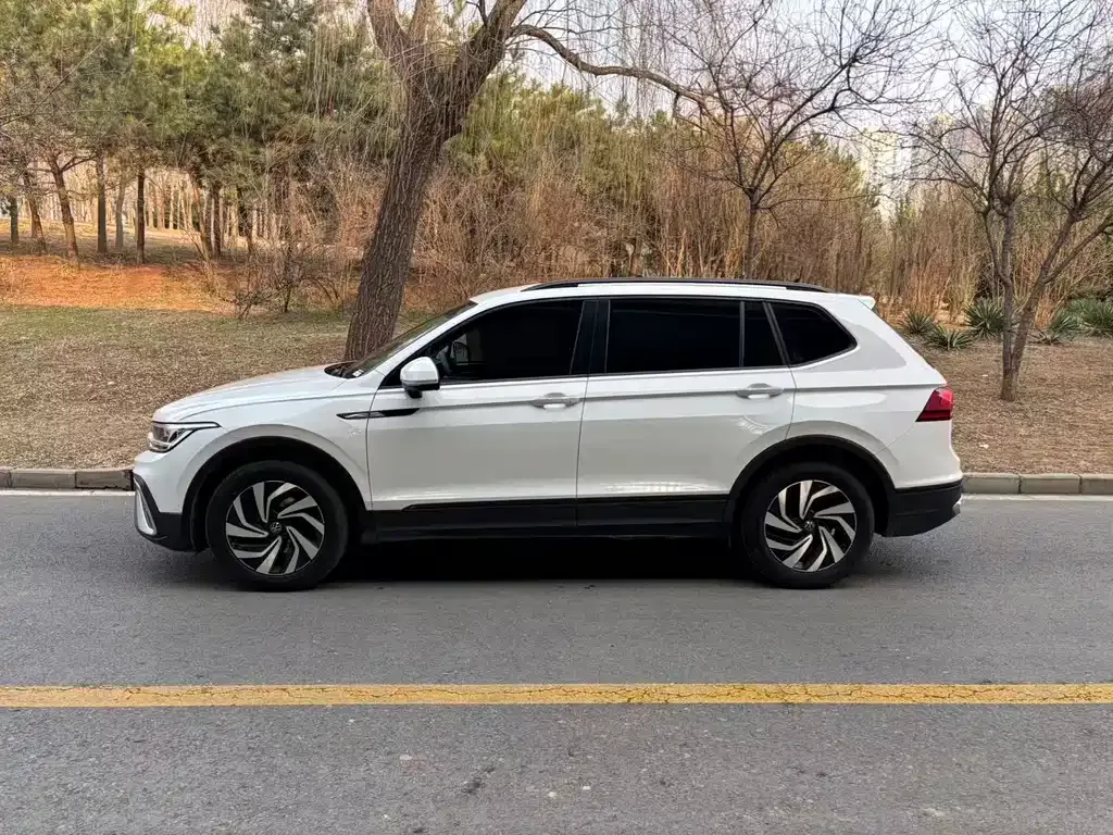 Volkswagen Tiguan L — фото 7