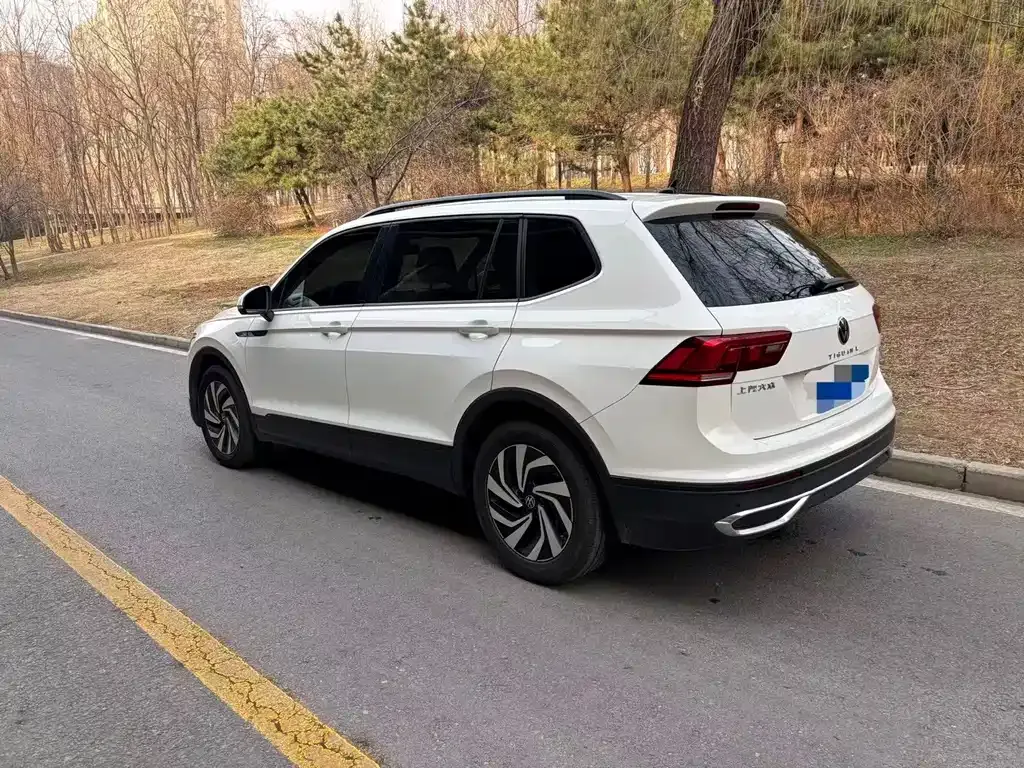 Volkswagen Tiguan L — фото 3
