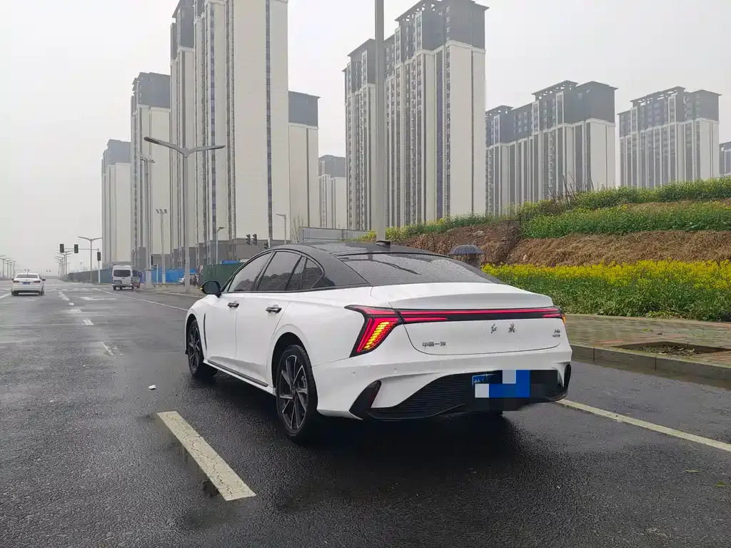 Hongqi H6 — фото 6