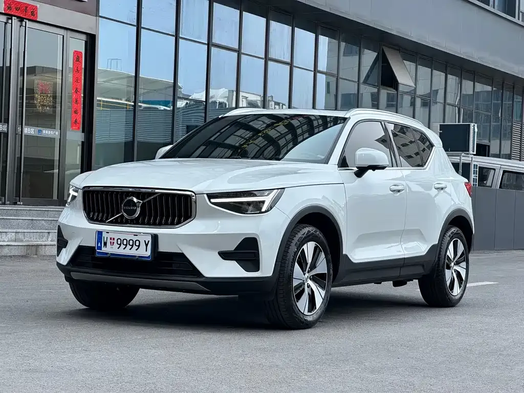 Volvo XC40 — фото 1