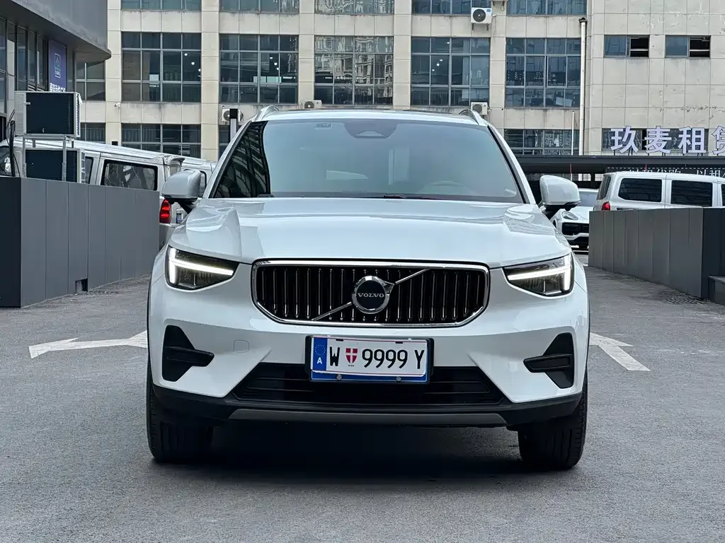 Volvo XC40 — фото 6