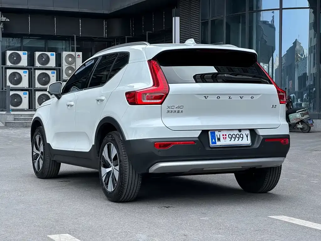 Volvo XC40 — фото 2