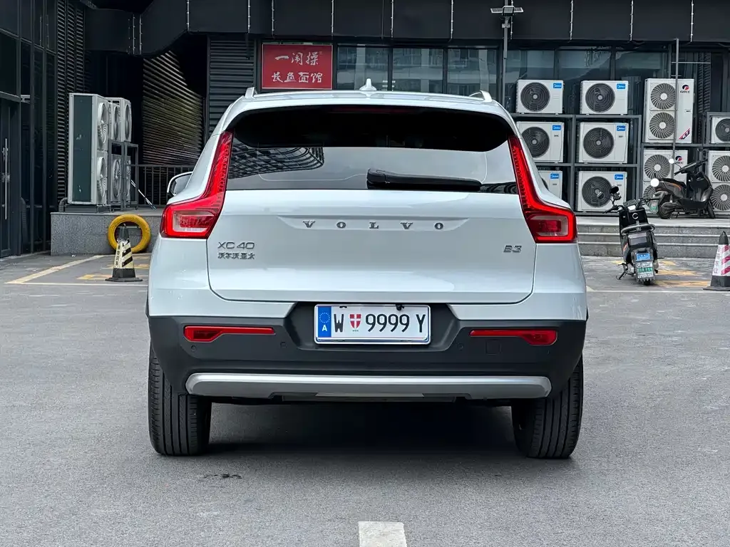 Volvo XC40 — фото 7