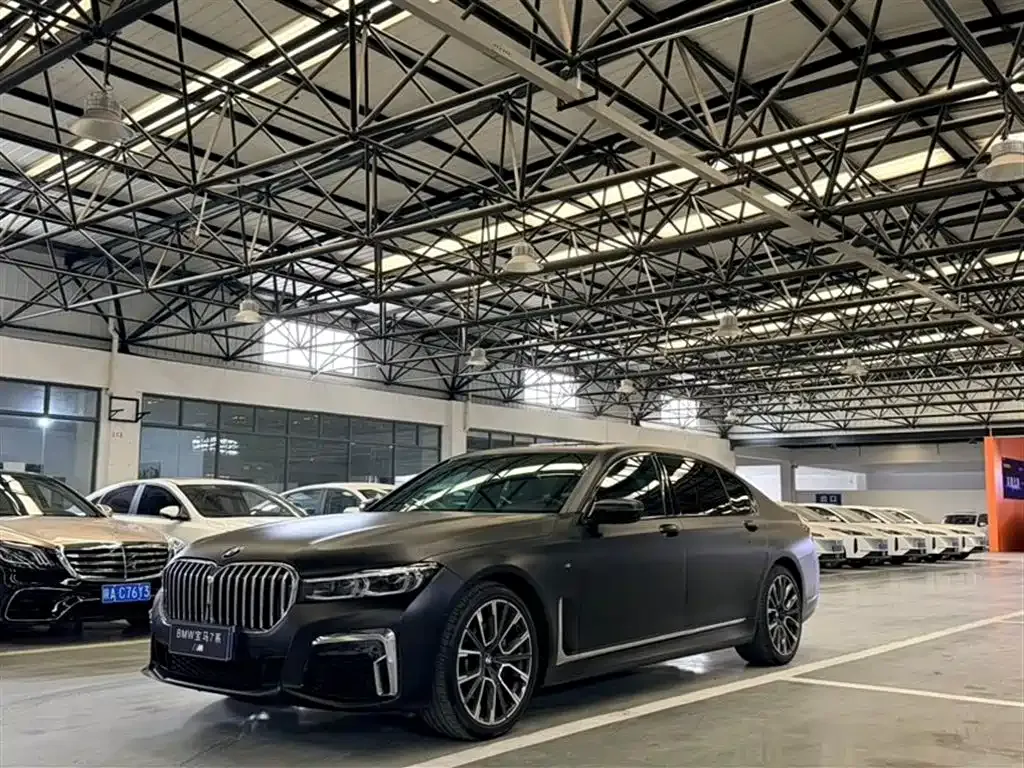 BMW 7 Series — фото 1