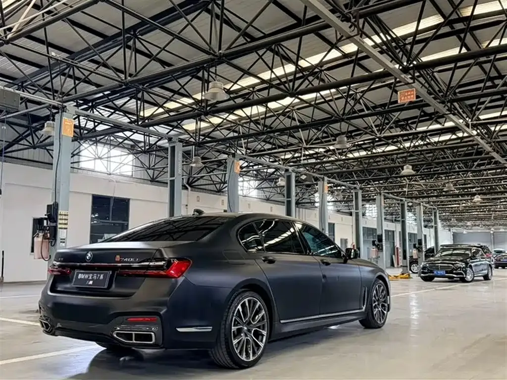 BMW 7 Series — фото 9