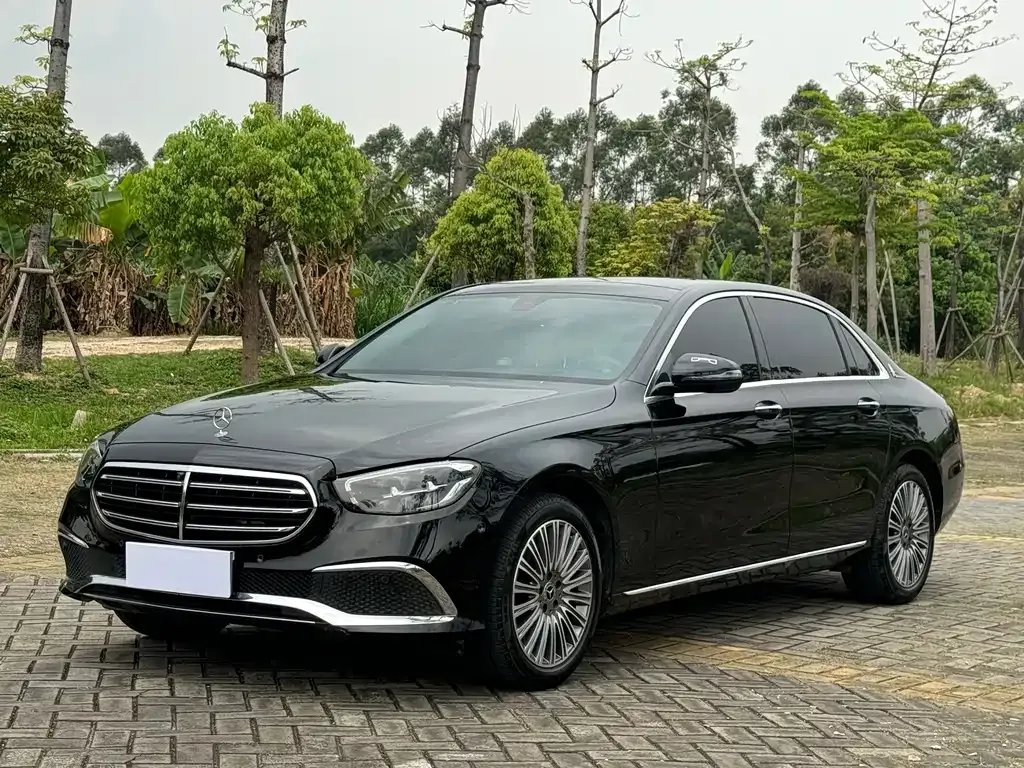 Mercedes-Benz E-Class — фото 1