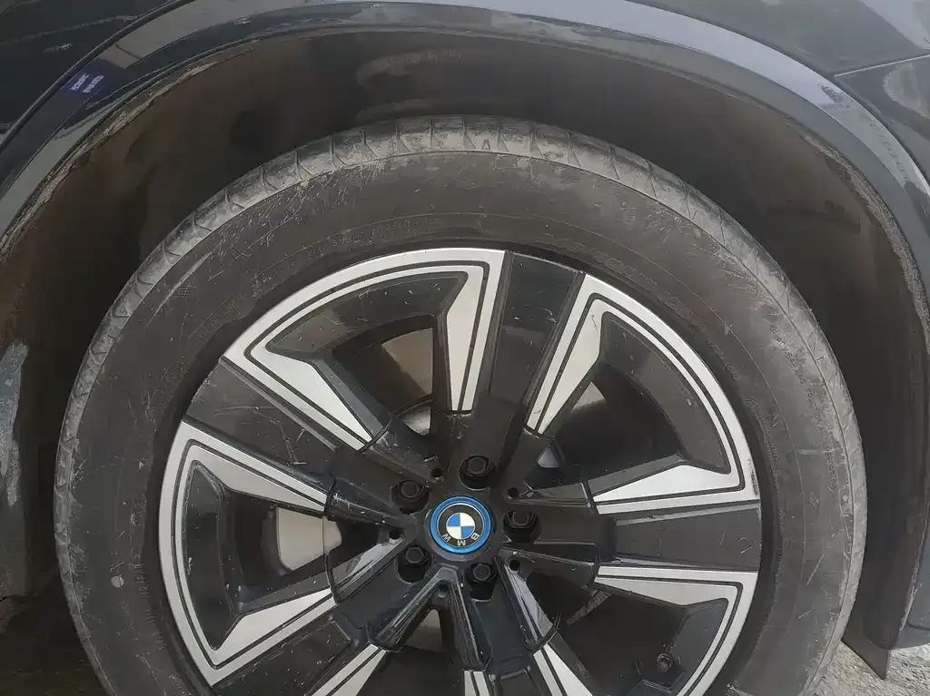 BMW iX3 — фото 10