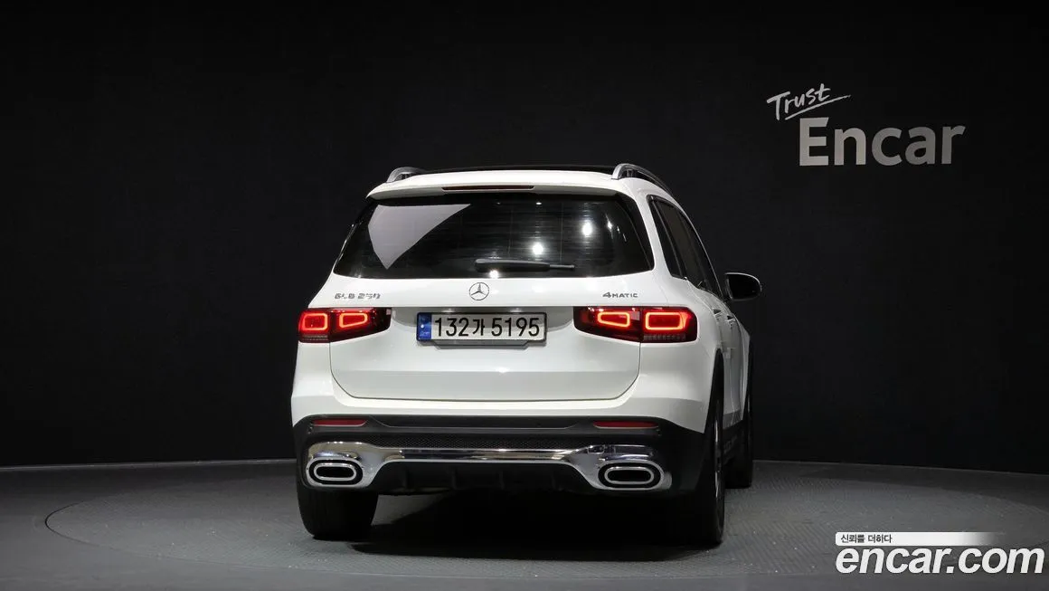 Mercedes-Benz GLB-Class — фото 2