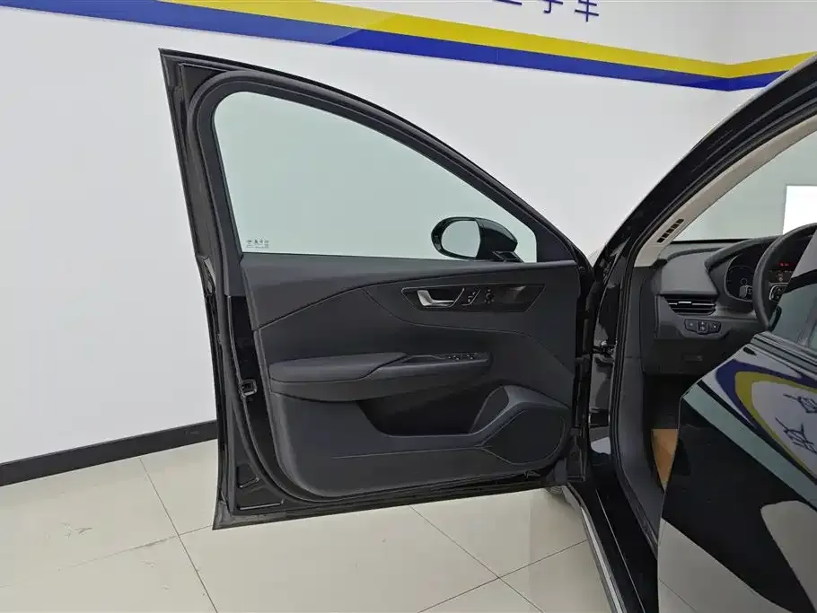 Hongqi E-QM5 — фото 7