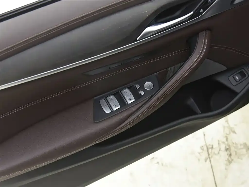 BMW 5 Series New Energy — фото 9