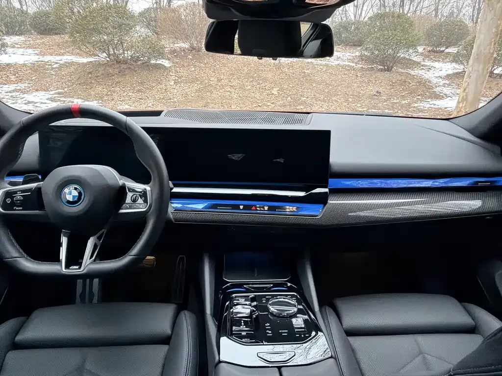 BMW i5 M60 — фото 3