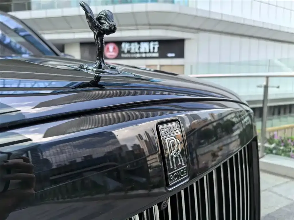 Rolls-Royce Cullinan — фото 10